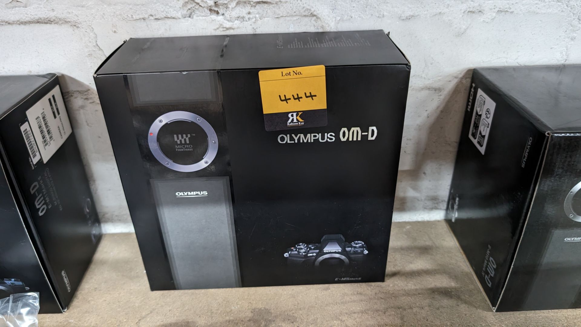 Olympus OM-D E-M5 Mark II camera kit, including camera body, electronic flash, strap, battery, charg - Bild 3 aus 12