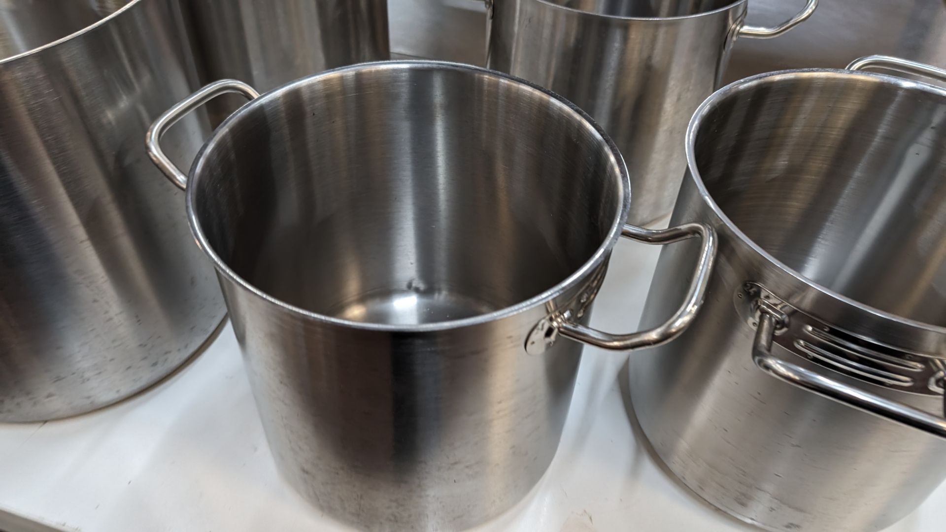 7 assorted large stock pots and similar - Image 8 of 9