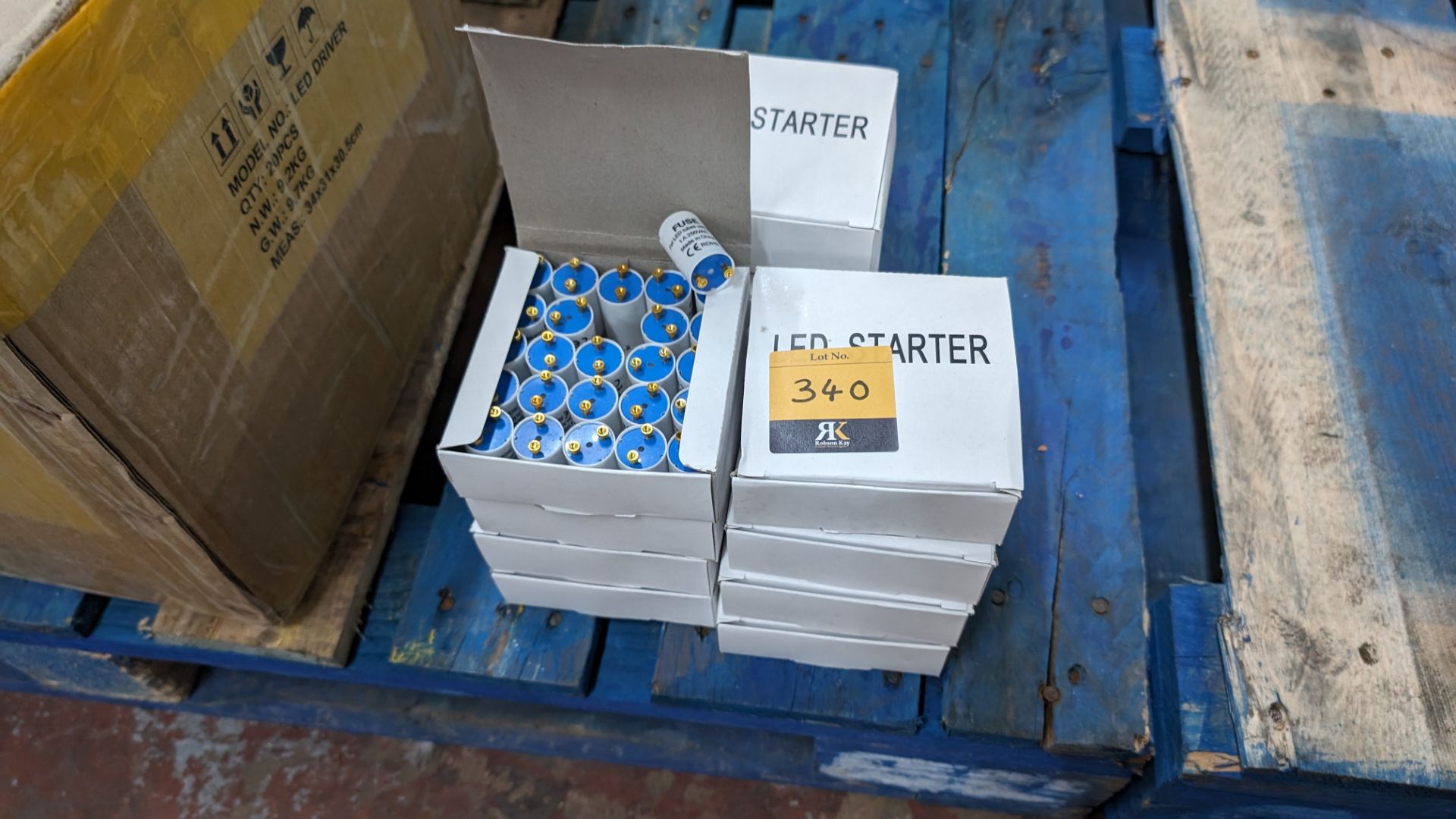 300 off LED starter fuses - 8 boxes - Image 2 of 4