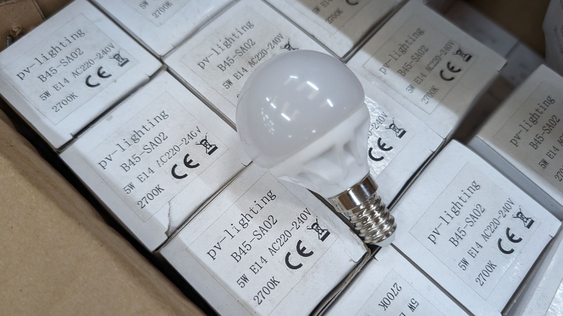 Approximately 92 off B45 LED bulbs, 5w, E14, 2700k, screw-in fitting - 1 carton - Image 4 of 4