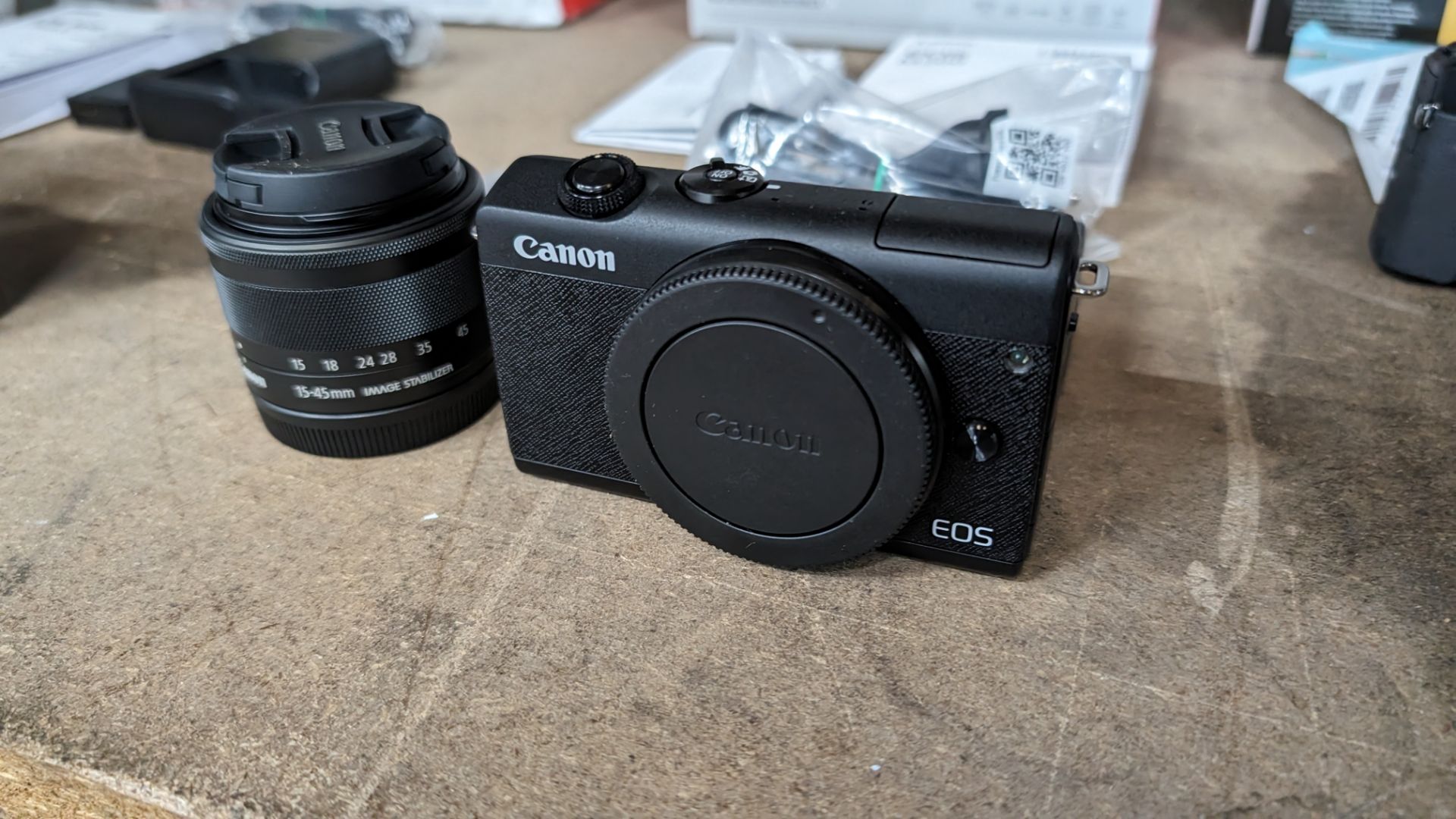 Canon EOS M200 camera kit, including 15-45mm image stabilizer lens, plus battery and charger - Image 5 of 12