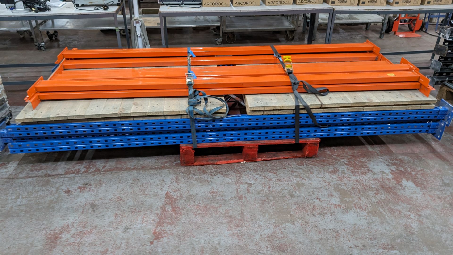 Quantity of pallet racking comprising 3 off uprights each measuring approximately 3,000mm tall and 1 - Bild 3 aus 5