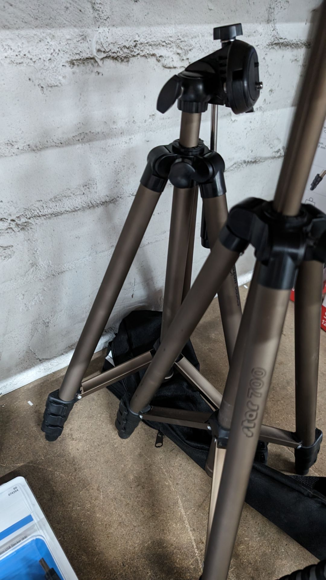 3 off assorted tripods - Image 5 of 6