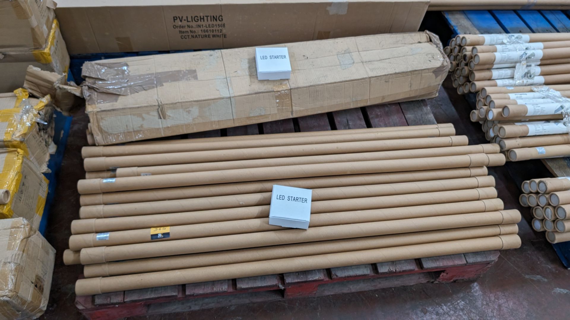 The contents of a pallet of T8 1200mm 20w 2000 lumens LED lighting tubes, approximately 44 pieces in