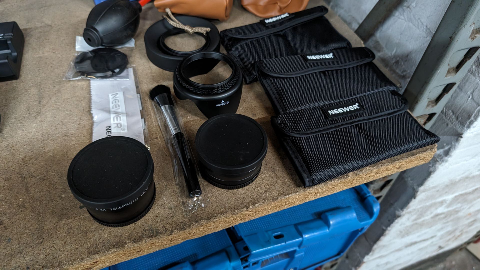 Neewer 58mm filter and accessory kit, including wide variety of items (as pictured) - Image 5 of 8