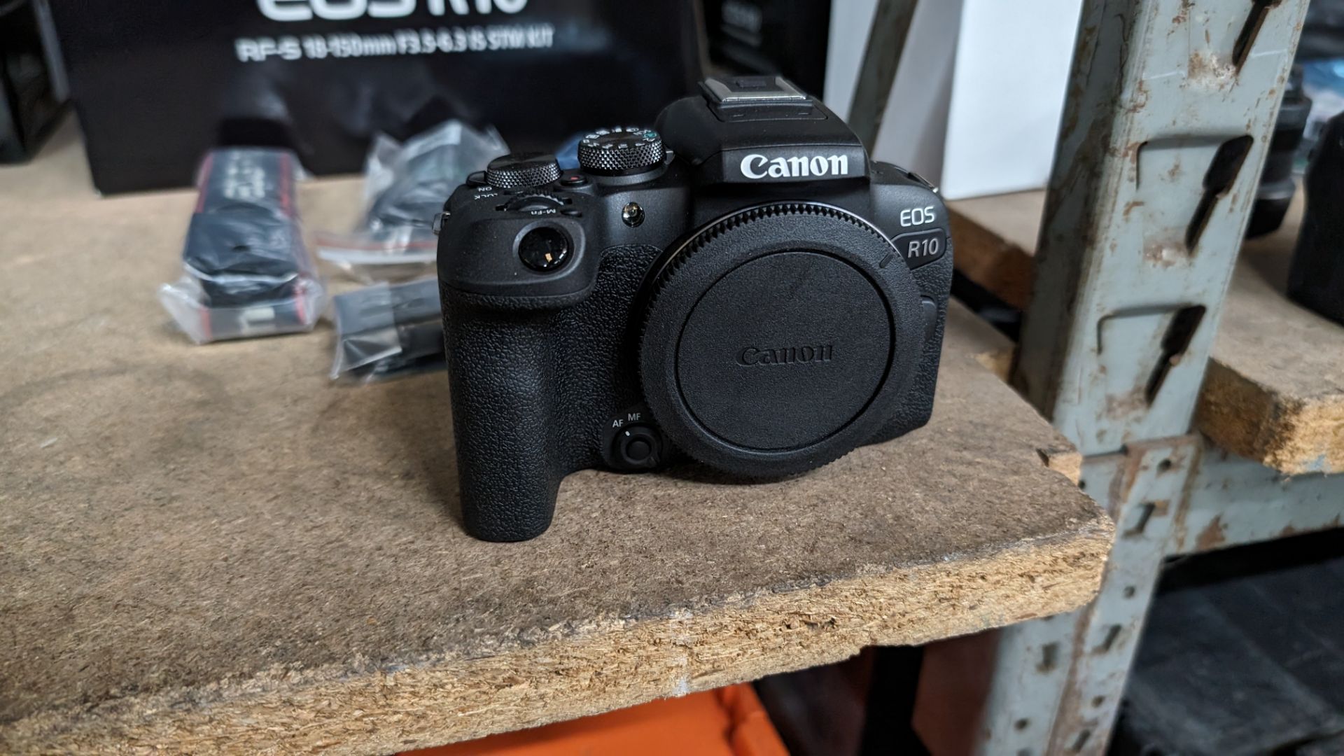 Canon EOS R10 camera, including battery, charger, strap and more - no lens - Image 8 of 13