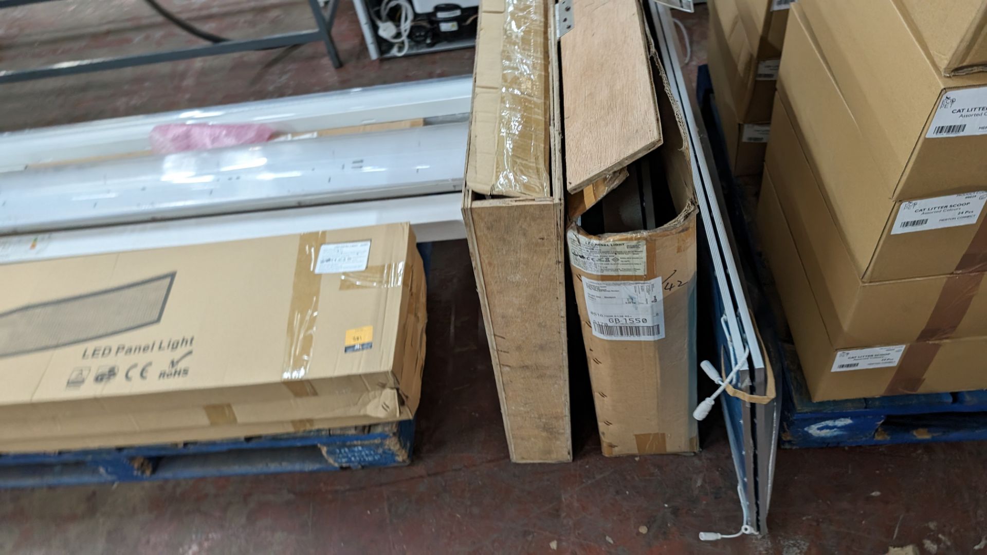 Quantity of assorted lighting comprising the contents of a pallet of panel lights and batten fitting - Image 16 of 17