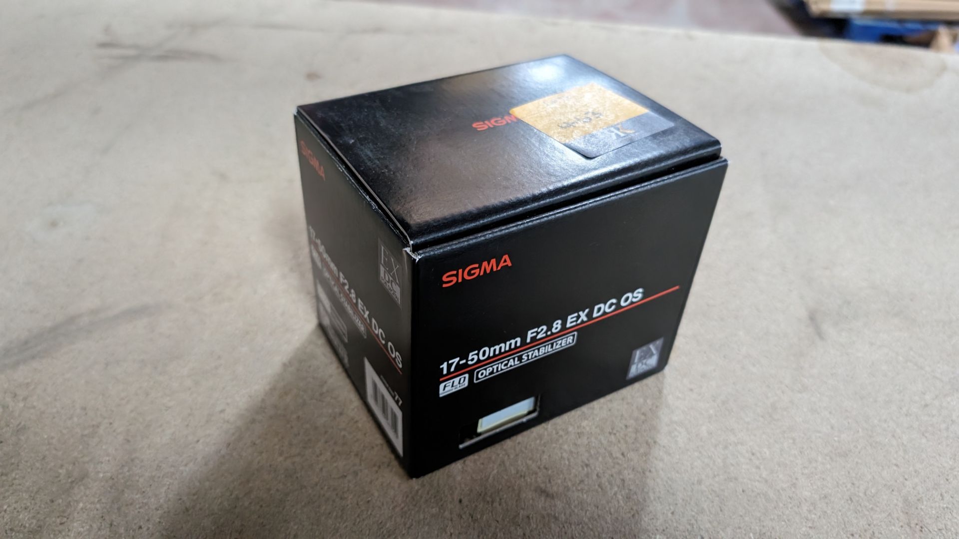 Sigma 17-50mm f2.8 EX DC OS optical stabilizer lens, including soft carry case - Image 6 of 6