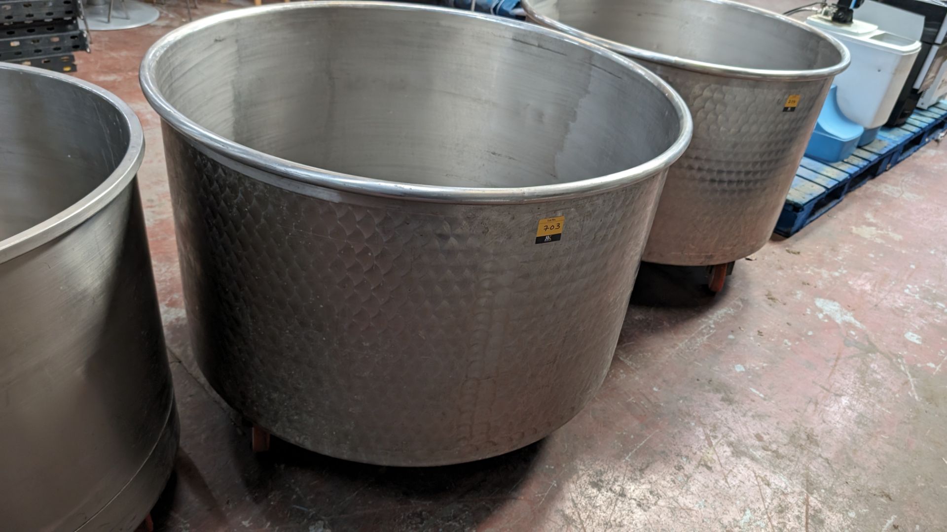 Wheeled tank in stainless steel - 600L capacity. Understood to have been bought in 2020