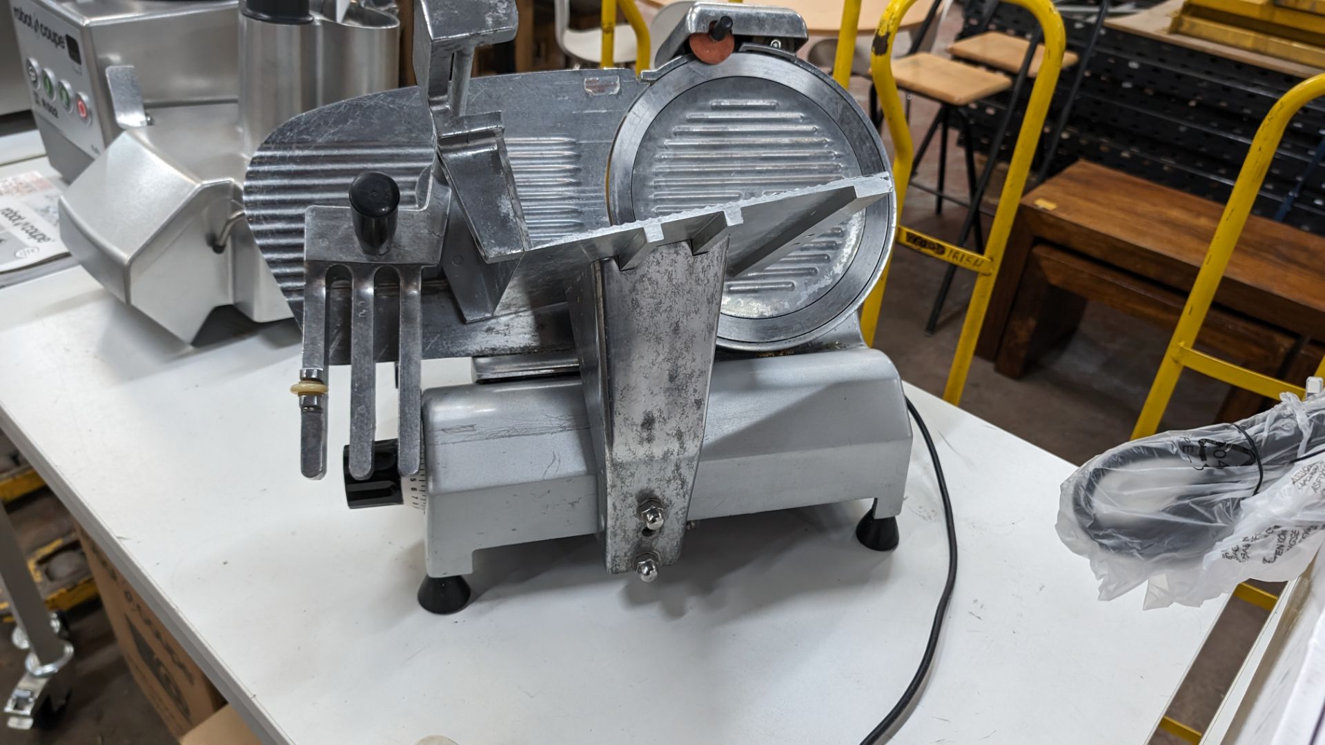 Semi-automatic meat slicer model WED-B250B-2 - Image 8 of 9