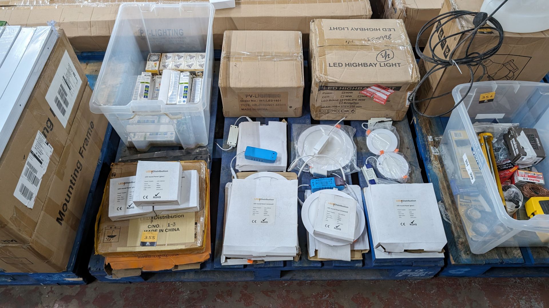 The contents of a pallet of assorted lighting products, including lamps, bulbs and drivers - Image 2 of 13