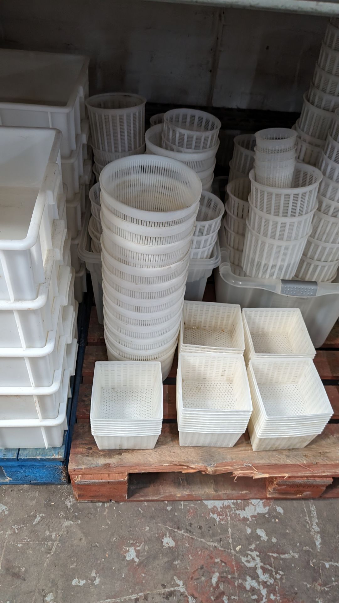 Quantity of plastic receptacles, comprising the contents of a pallet, plus small tubs above same (as - Image 5 of 10