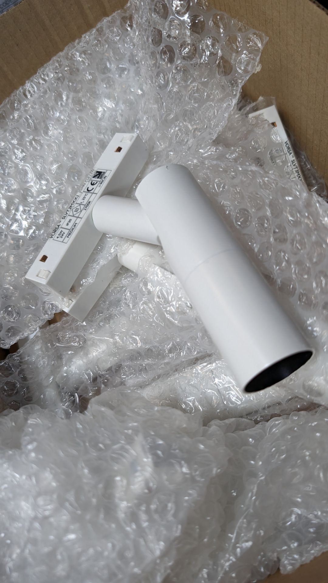 15 off white narrow diameter LED spotlights, including tracking fittings - Image 4 of 6