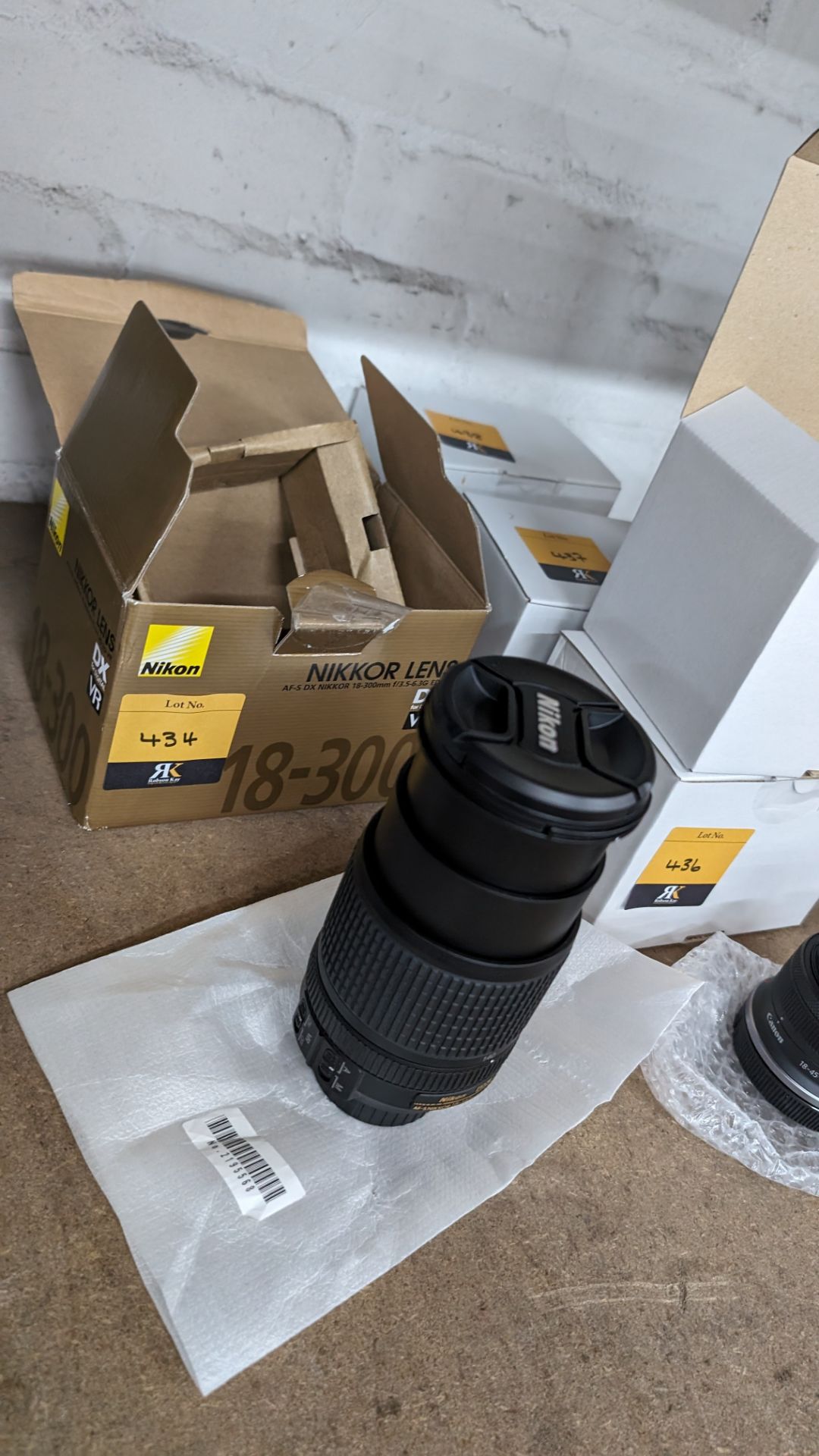 Nikon Nikkor lens AF-S DX Nikkor 18-140mm 1:3.5-5.6G ED VR - Bild 3 aus 13