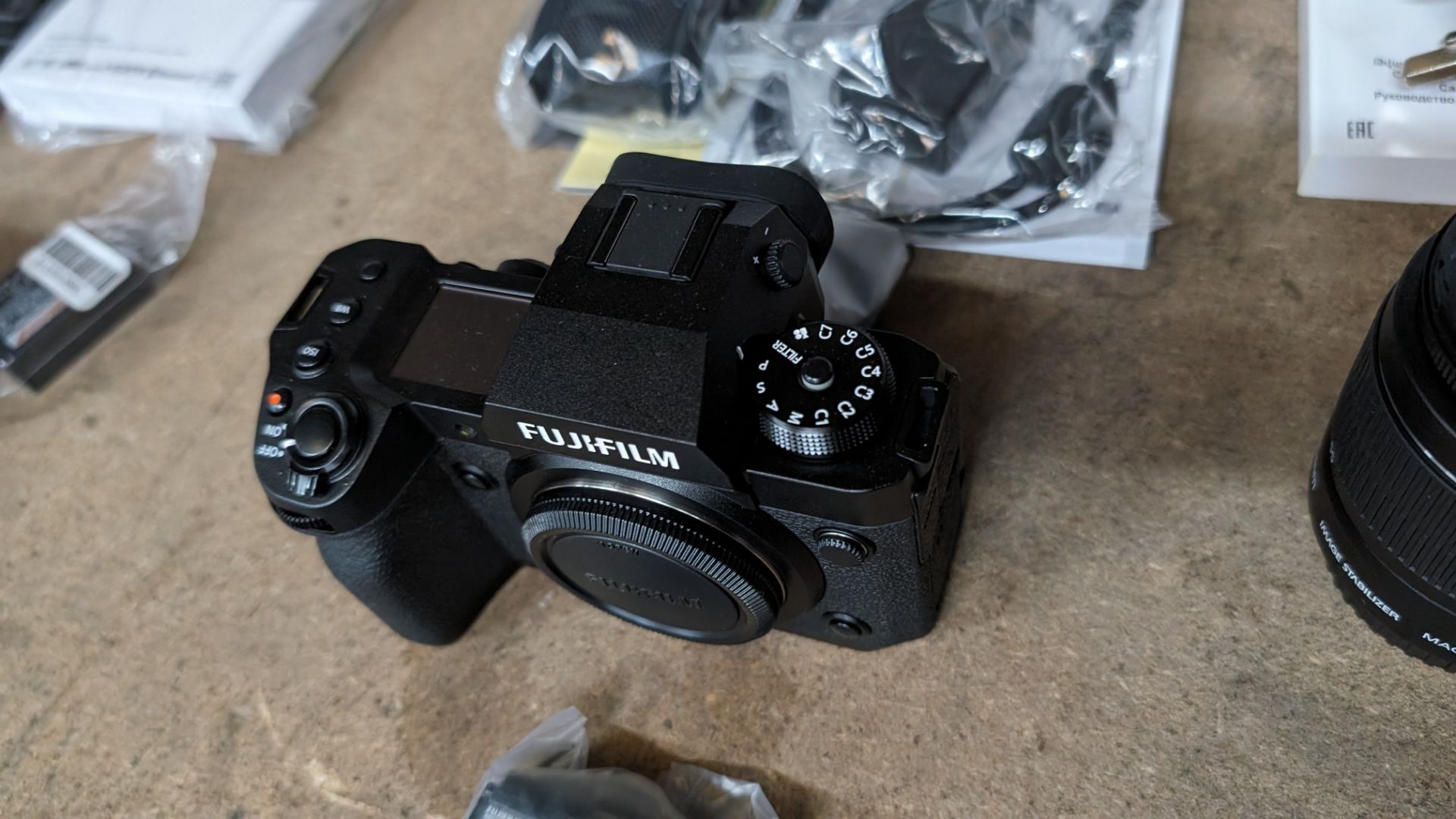 Fujifilm X-H2 camera, including battery, strap, cable and more. NB: no lens - Bild 6 aus 12