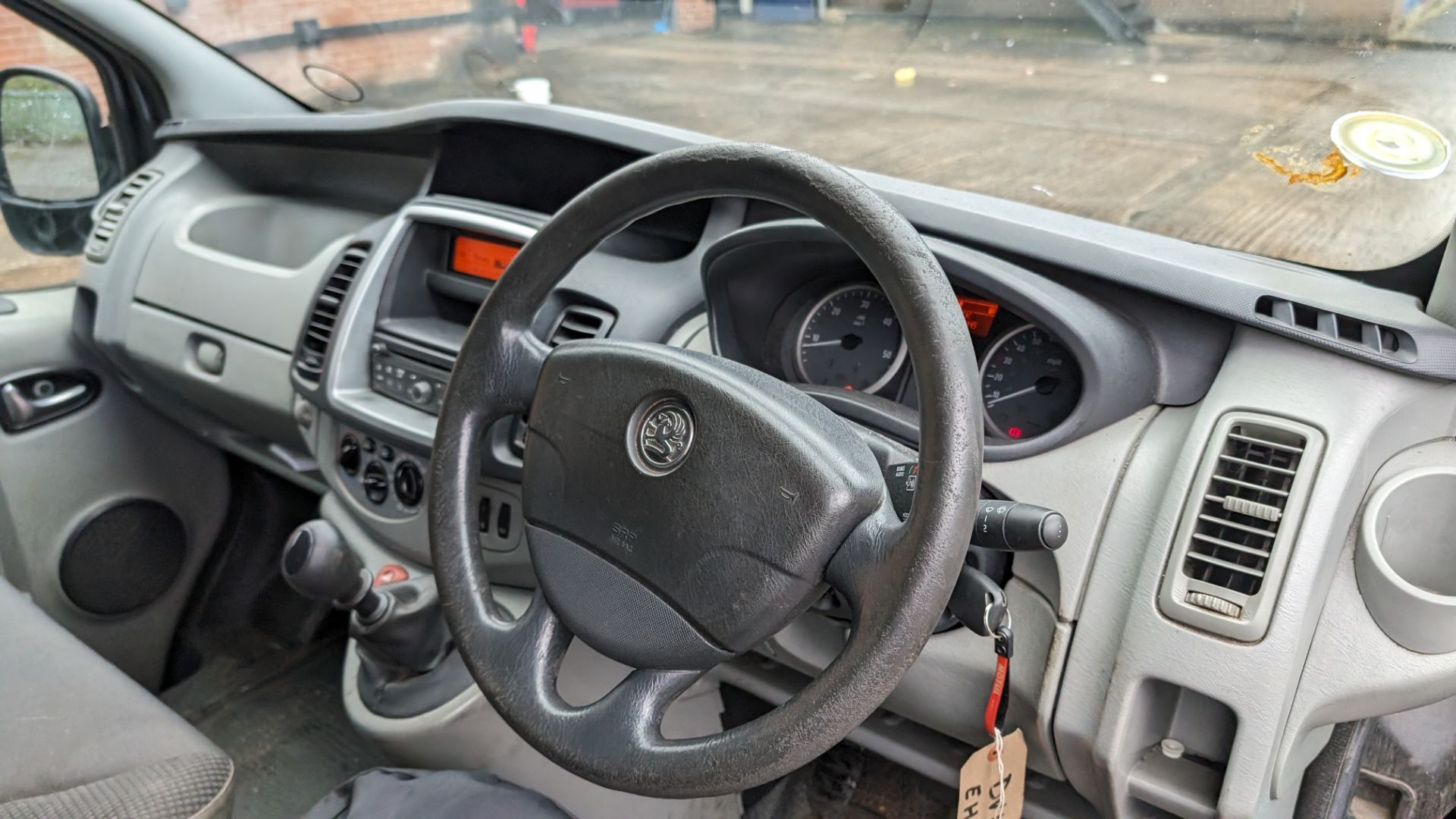 DV12 EHP Vauxhall Vivaro 2700 Sportive CDTi panel van with side windows, 6 speed manual gearbox, 199 - Bild 32 aus 38