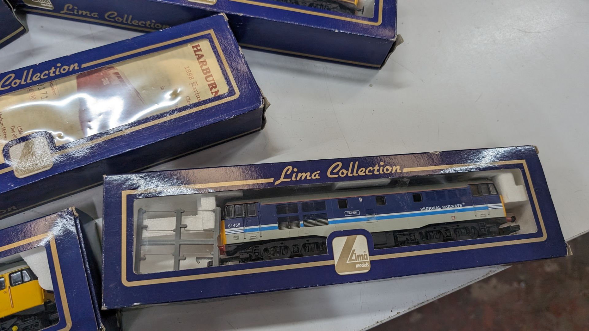5 off Lima Collection 00 assorted model trains - Image 3 of 11