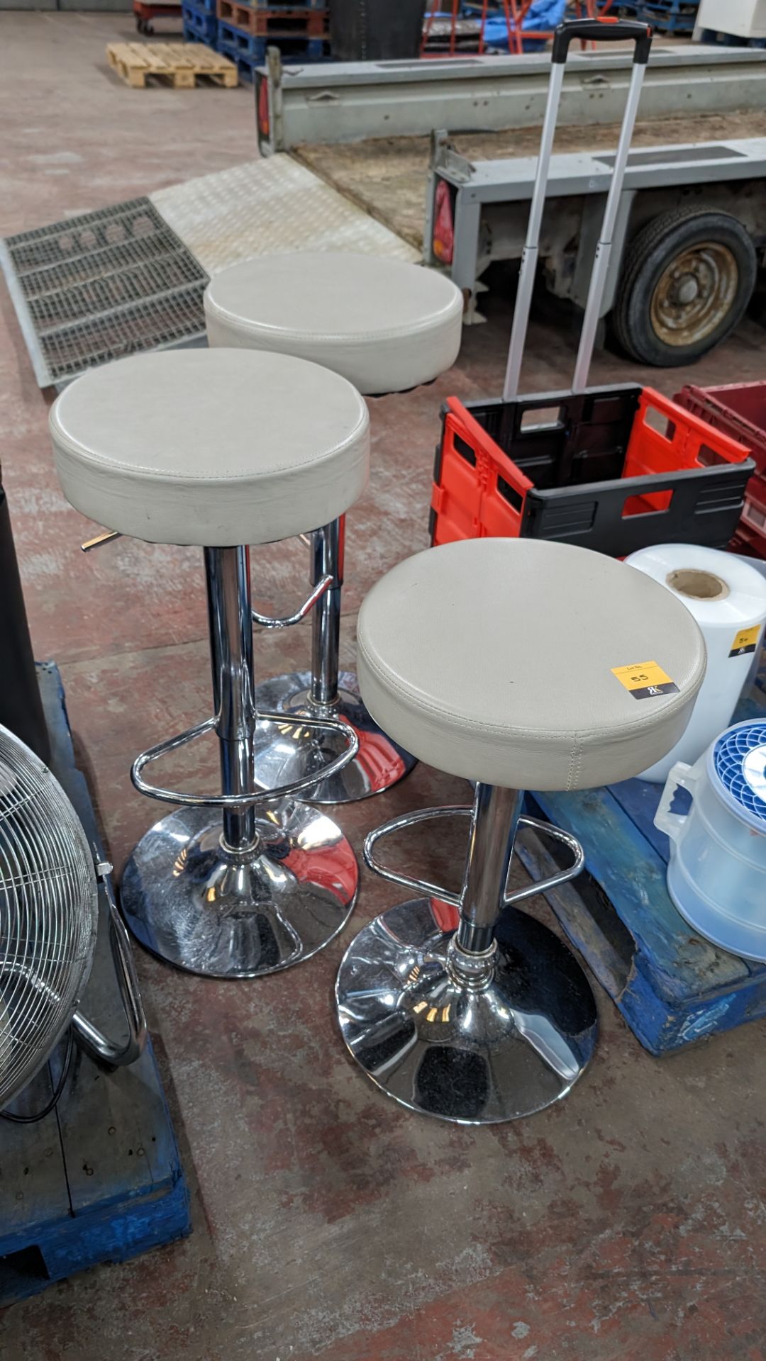 3 off height adjustable bar stools - Image 5 of 6