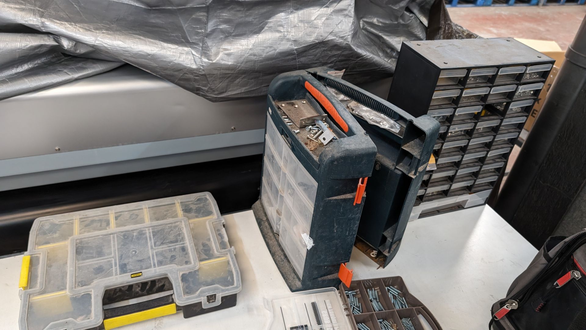 Quantity of fixings comprising 5 crates/cases & their contents - Bild 16 aus 16