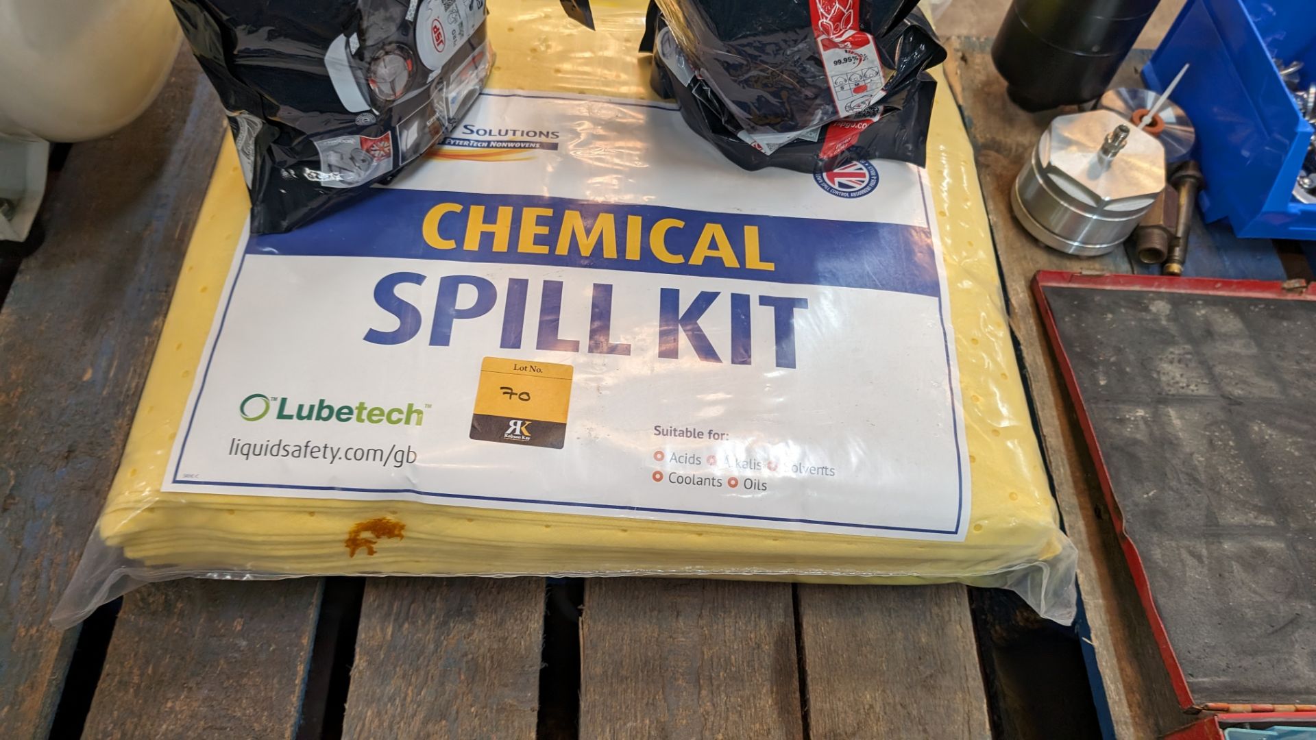 Chemical spill kit plus 2 off respirator devices - Image 4 of 8