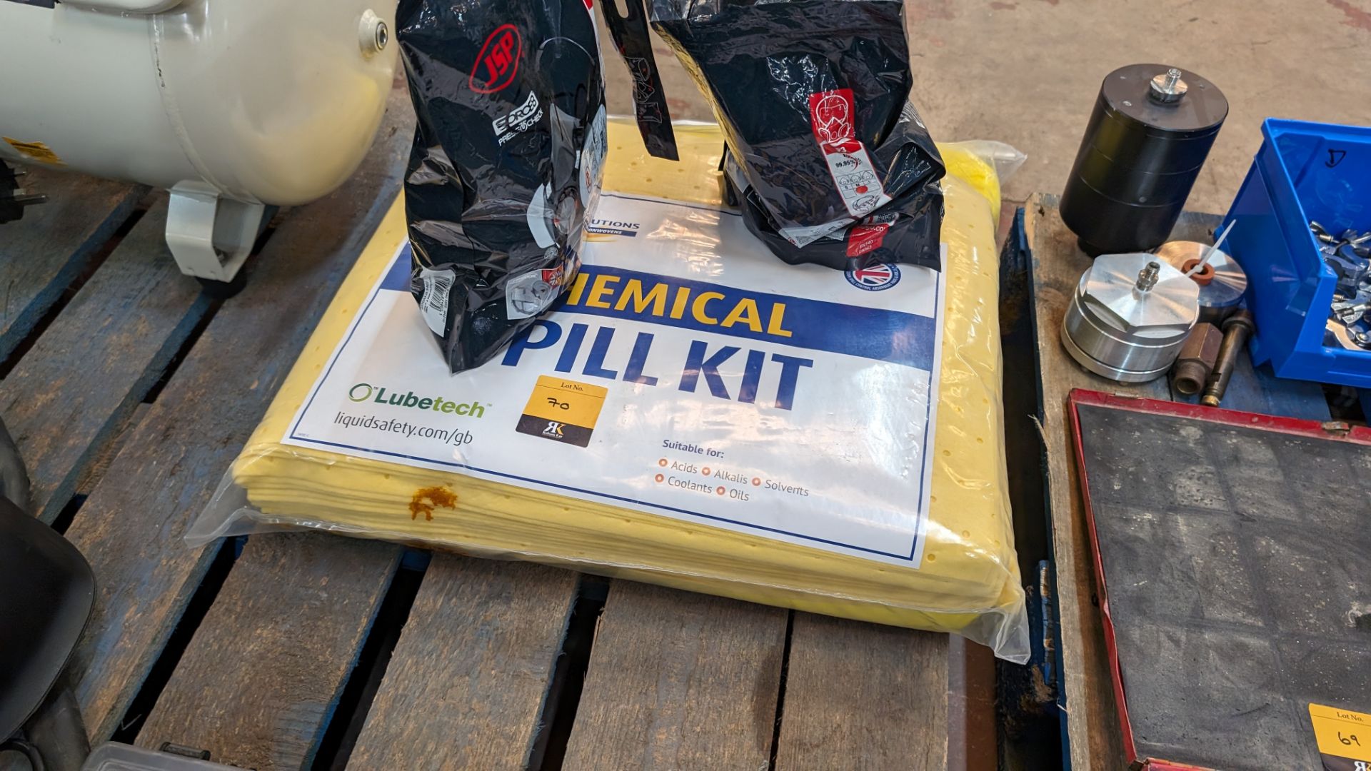 Chemical spill kit plus 2 off respirator devices - Image 3 of 8