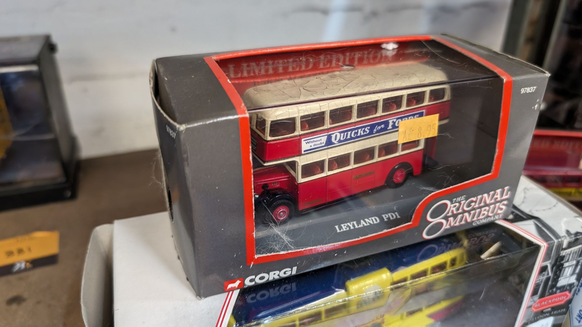 6 assorted model trams & buses - Image 6 of 9