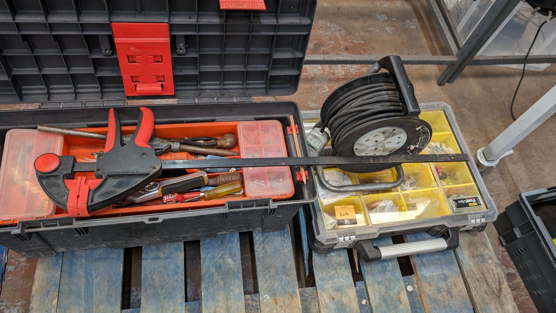 Quantity of tools & fixings comprising Stanley Fatmax case & contents, rectangular tool box & conten - Bild 5 aus 9