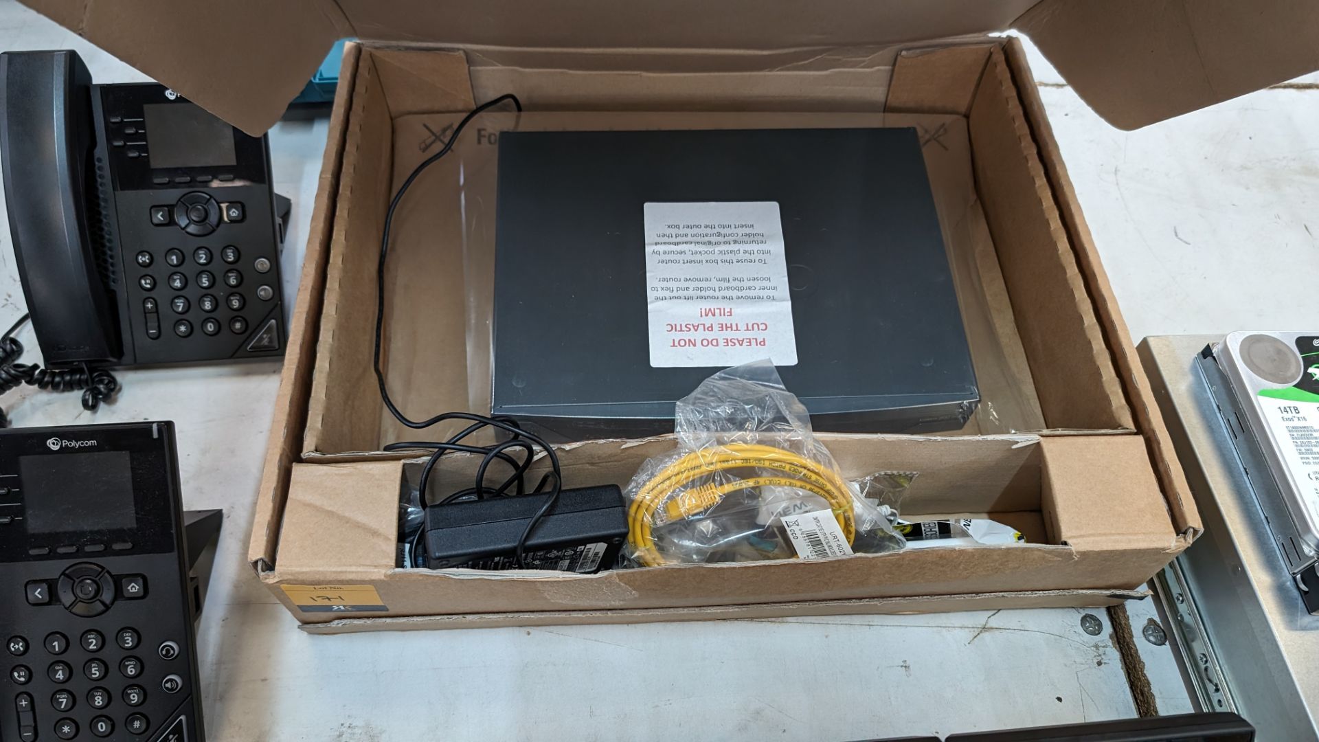 Cisco 887VAM broadband router including power pack & cables - appears to be new/unused