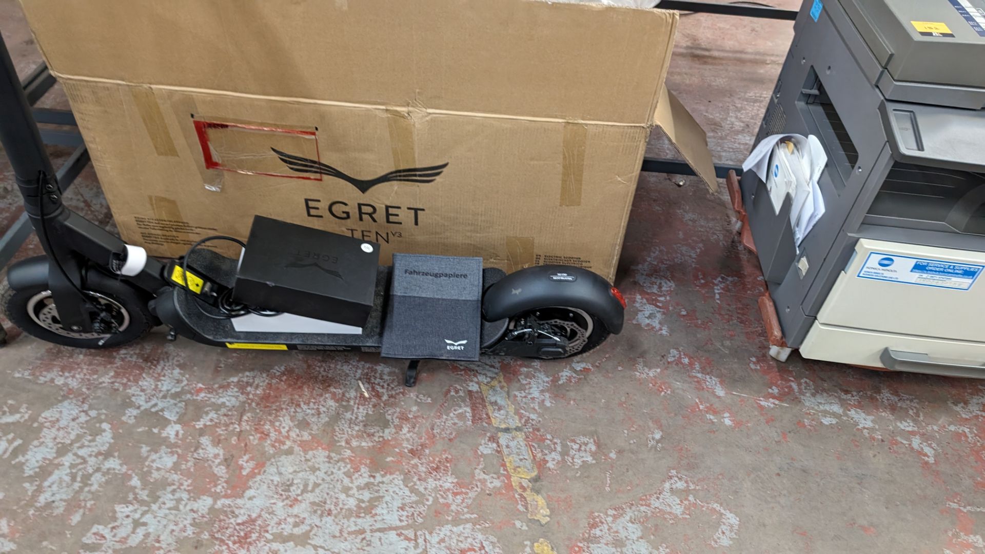 Egret TEN V3 36V electric scooter - this item appears to be new & unused - the box was sealed until - Image 5 of 20