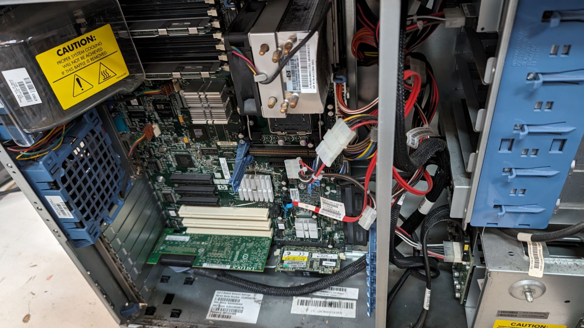 HP server incorporating 2 off hot swap drives, optical drive & HP Storageworks DAT 160 tape drive - Image 14 of 15