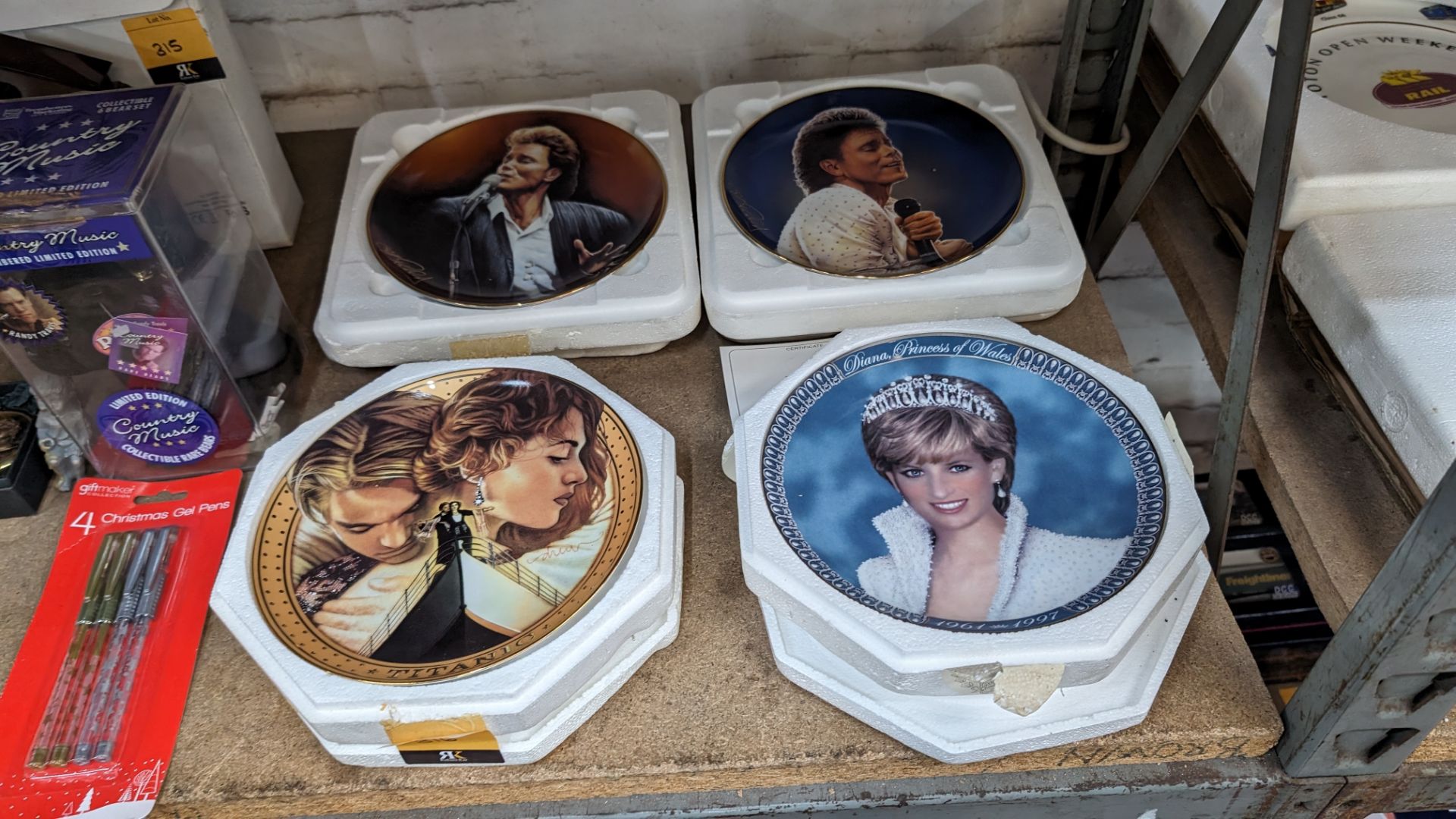 4 off Franklin Mint & Danbury Mint decorative plates relating to Princess Diana, Titanic & (2 x) Cli - Bild 2 aus 11