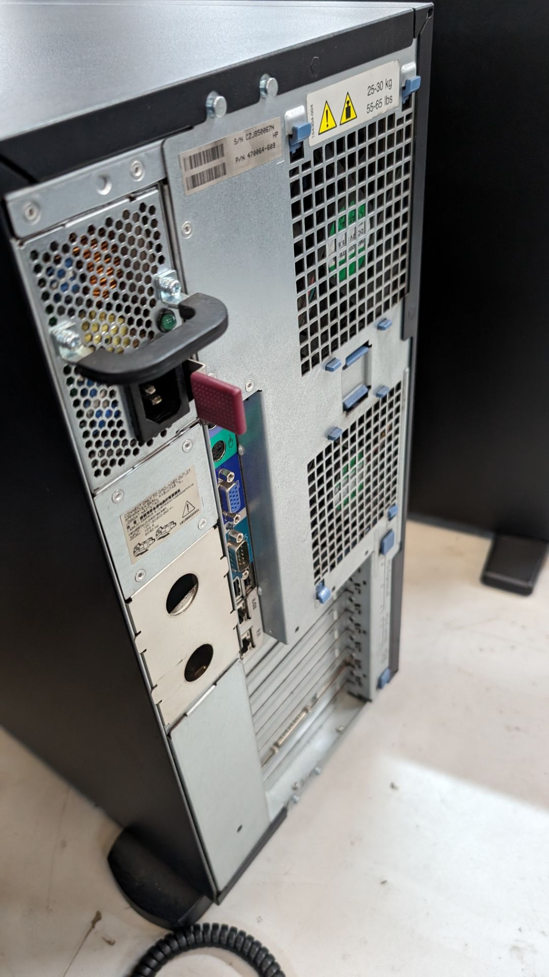 HP server incorporating 2 off hot swap drives, optical drive & HP Storageworks DAT 160 tape drive - Image 8 of 15