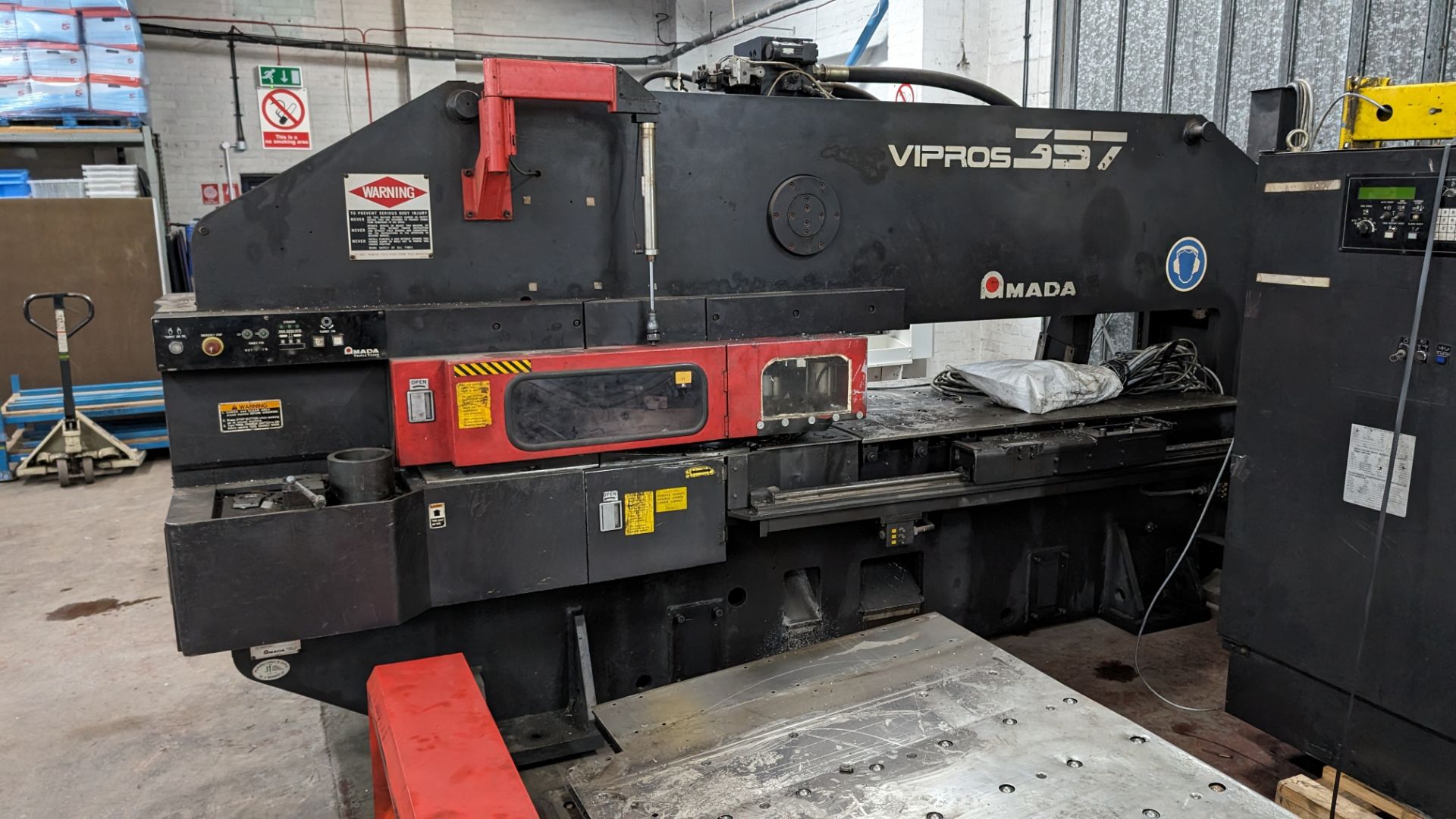 1995 Amada Vipros 357 NC turret punch press, 45 turret stations, 30 ton capacity, serial number 3571 - Image 4 of 51