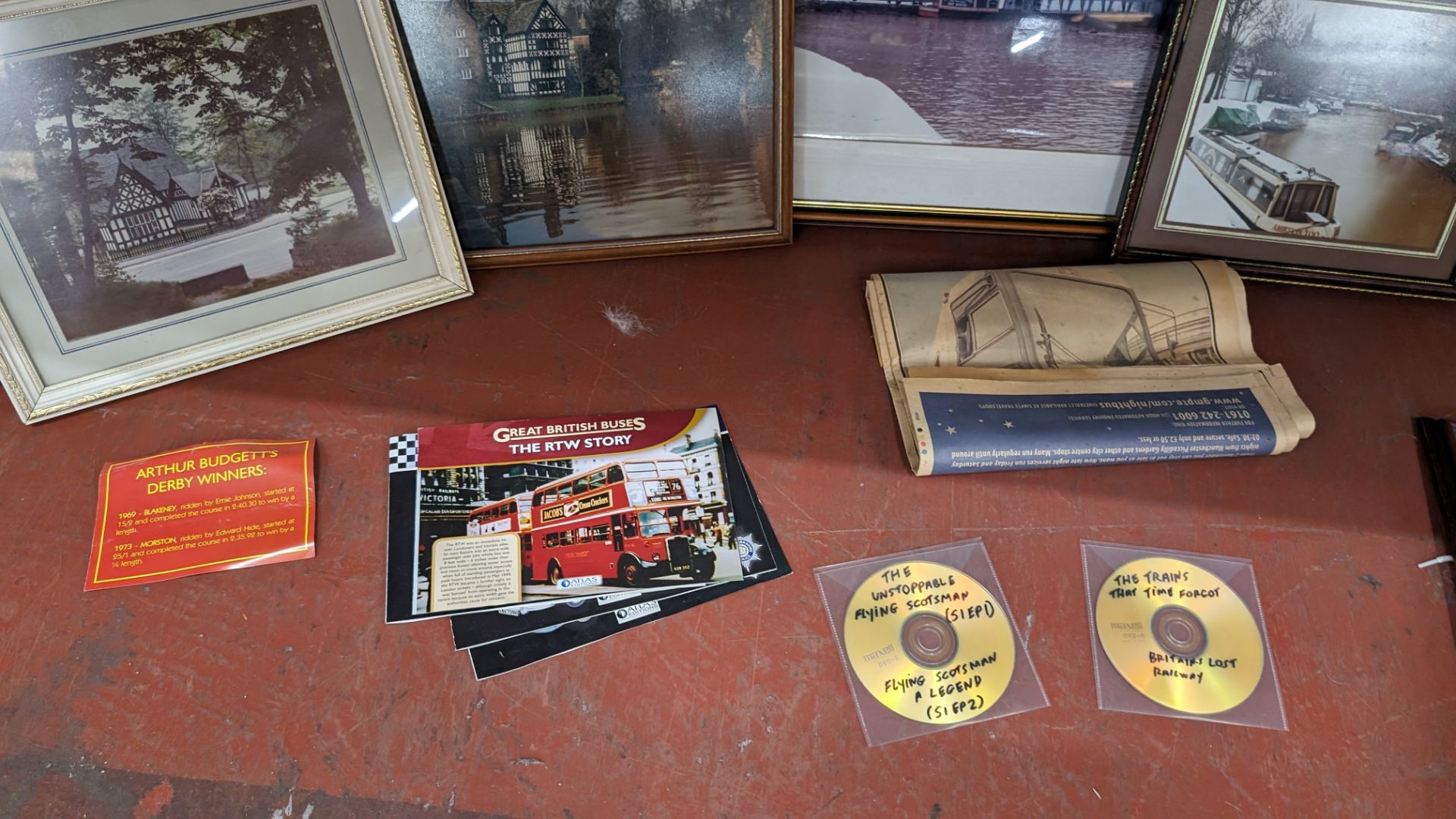 The contents of a bay of scenic photographs & other items - 10 framed items plus quantity of assorte - Image 7 of 12