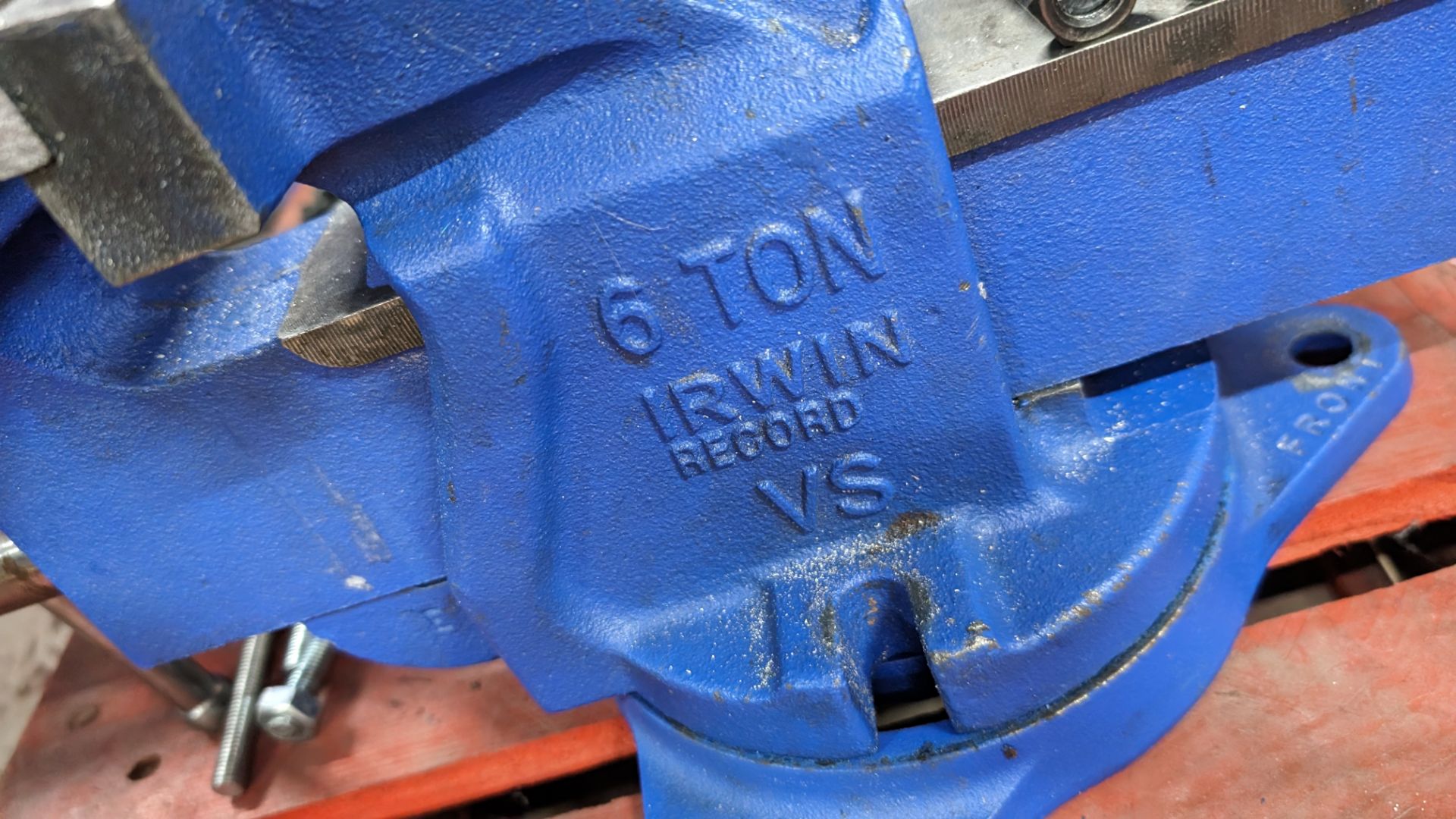 Bench mountable vice on turntable including bolts. 6 ton - Image 7 of 7