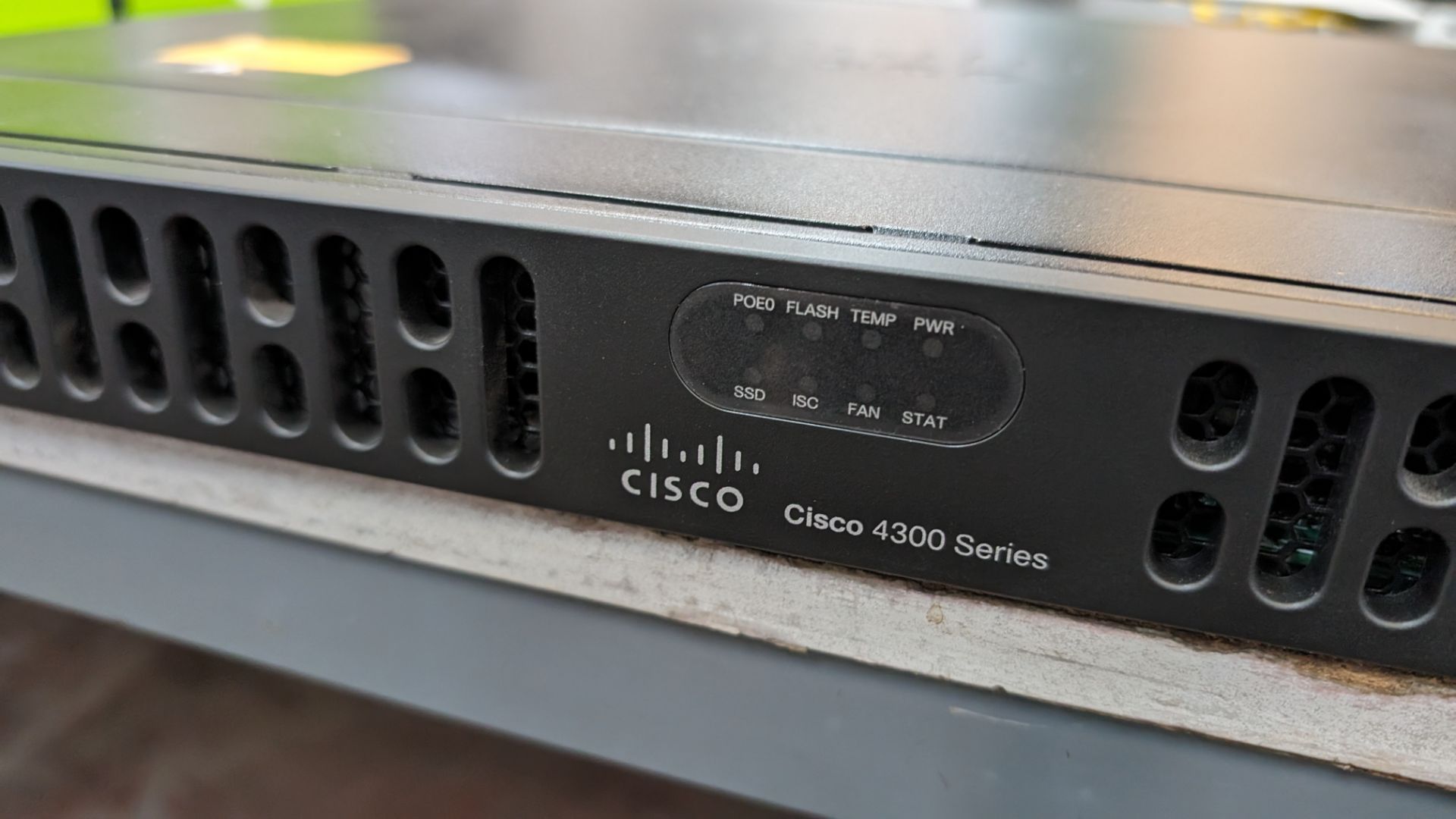 Cisco rack mountable router model ISR4331 - Image 4 of 7