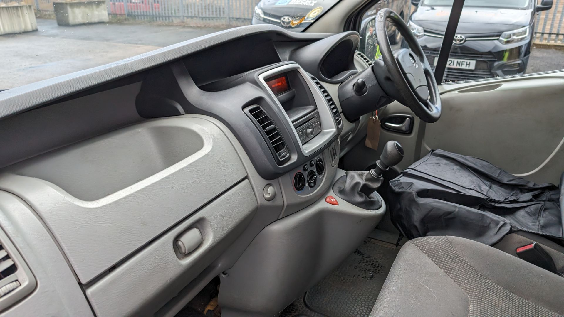 DV12 EHP Vauxhall Vivaro 2700 Sportive CDTi panel van with side windows, 6 speed manual gearbox, 199 - Image 30 of 38