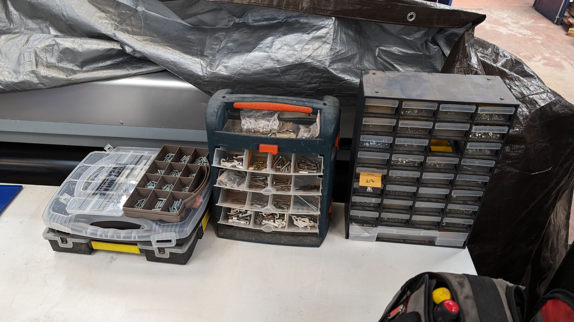 Quantity of fixings comprising 5 crates/cases & their contents - Bild 2 aus 16