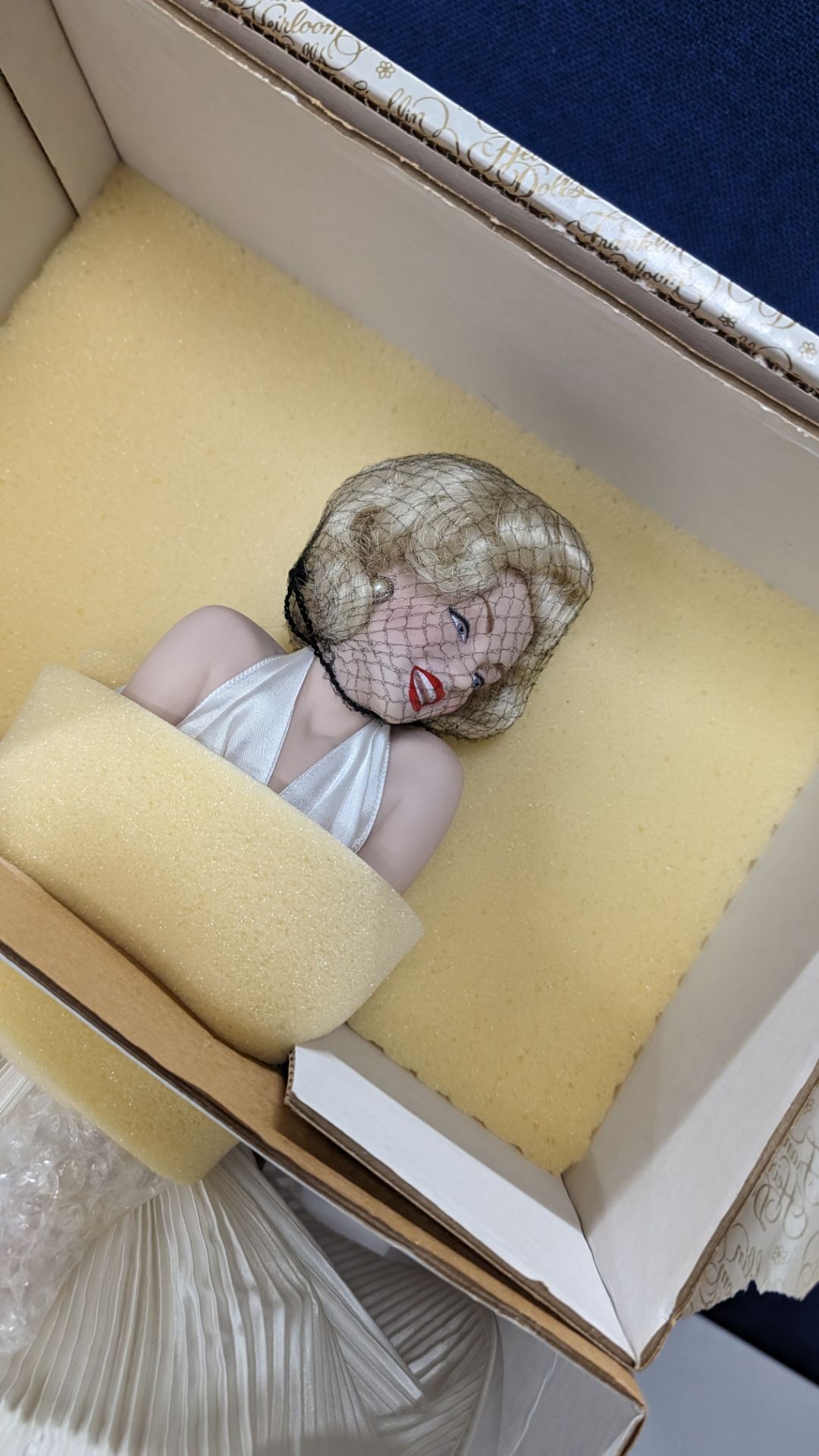 Franklin Heirloom Dolls Marilyn Monroe doll - Image 5 of 8