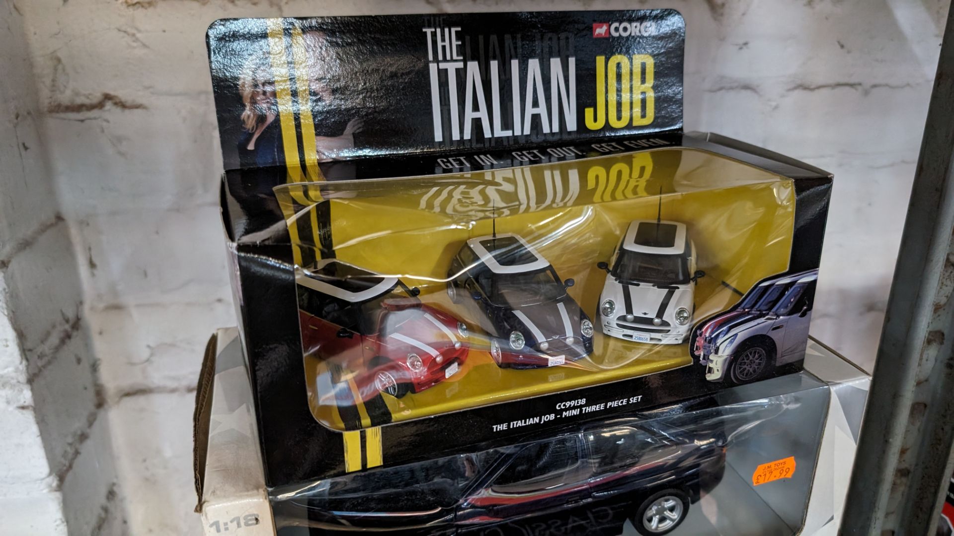 Mixed car collector lot comprising Italian Job 3 piece Mini collection, 6 piece classic car collecti - Image 5 of 10
