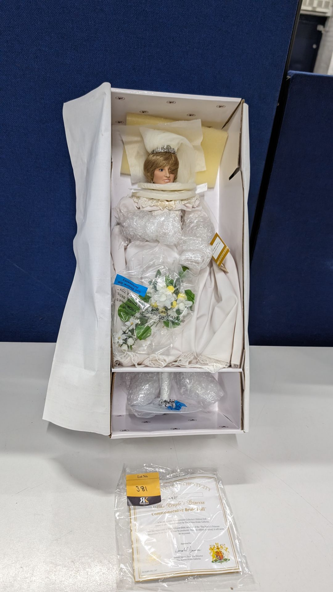 Ashton-Drake Galleries The People's Princess commemorative bride doll - Princess Diana - Image 2 of 10