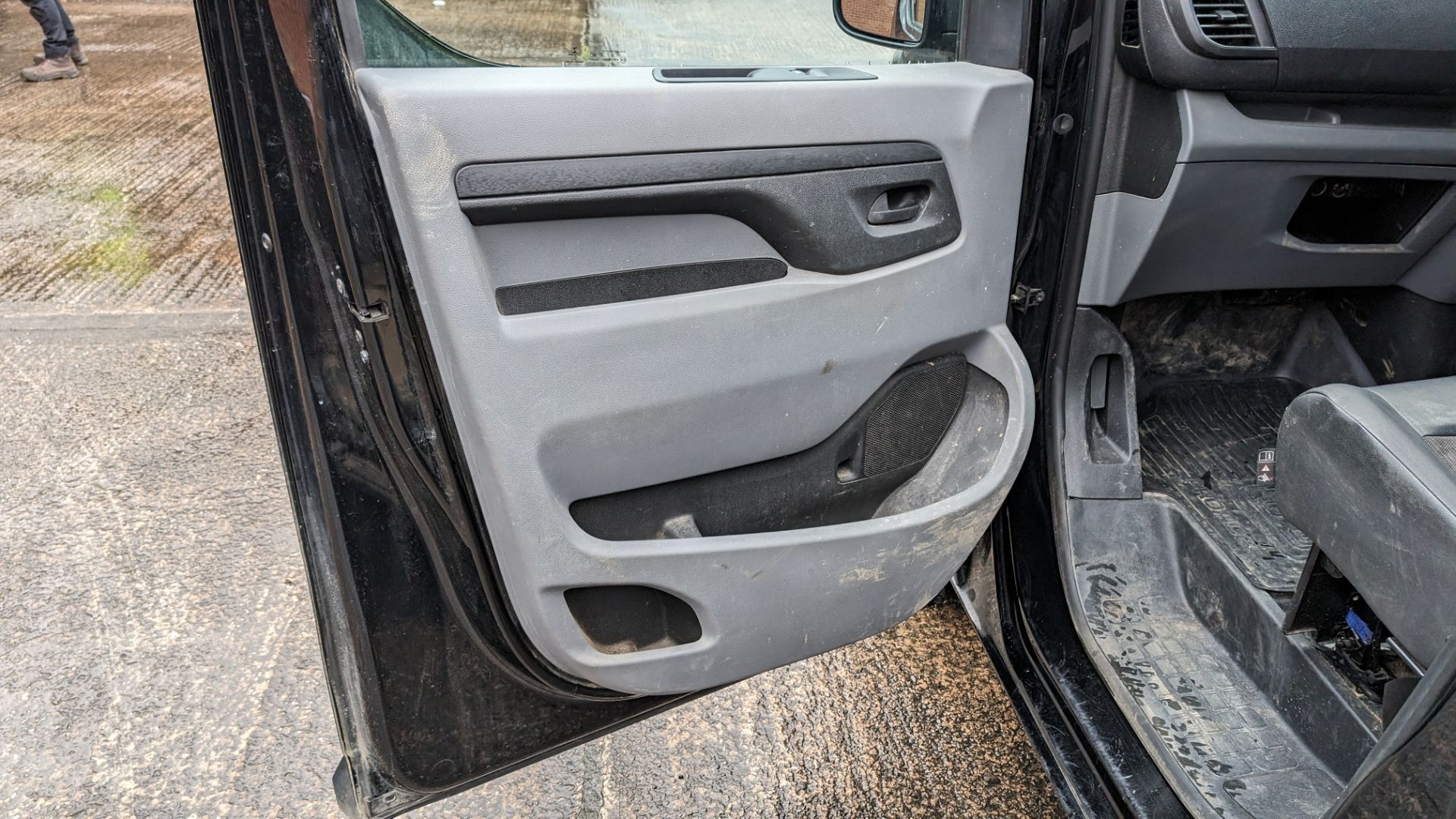 WK70 YRW Toyota Proace L2 Active panel van - Image 15 of 29