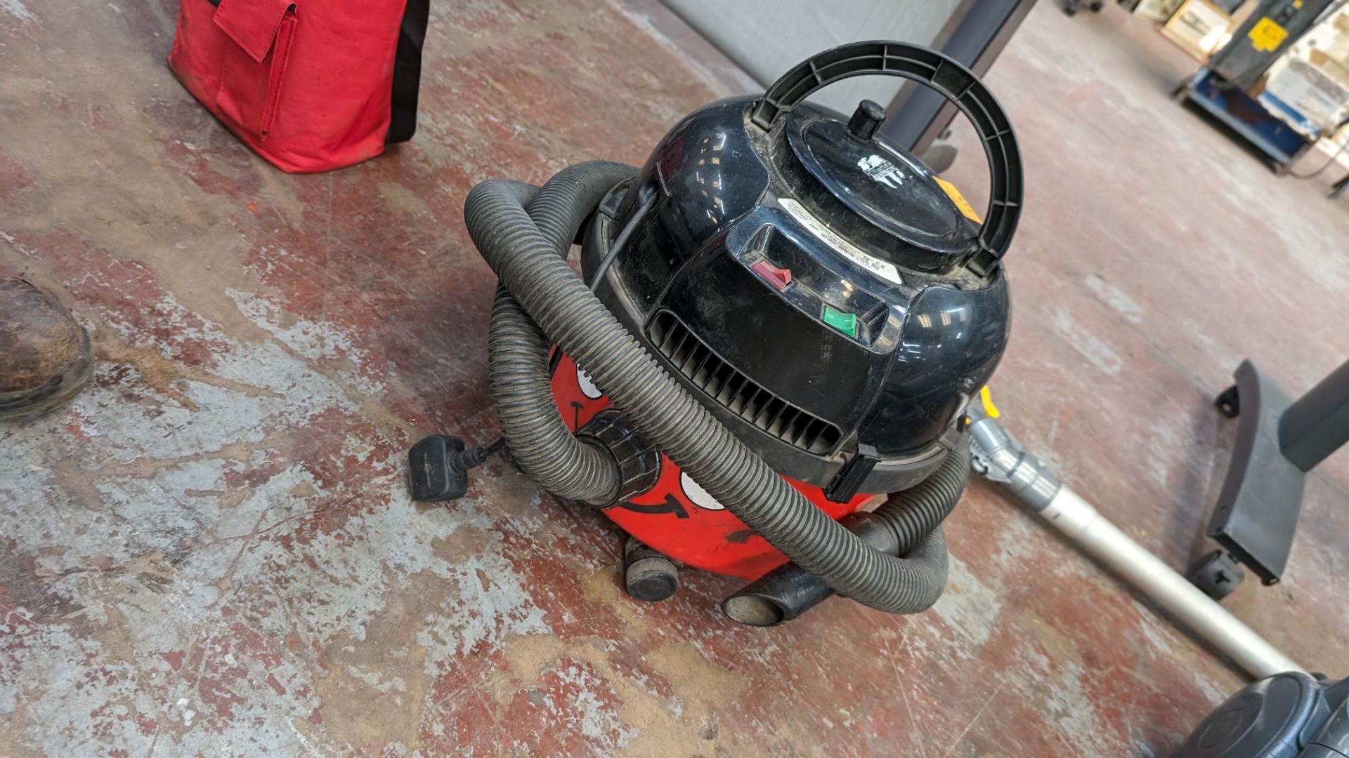 Henry vacuum cleaner - Image 5 of 5