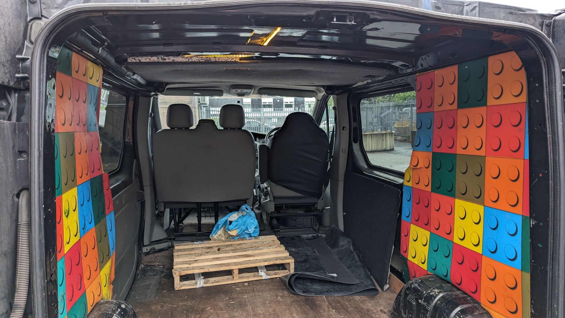 DV12 EHP Vauxhall Vivaro 2700 Sportive CDTi panel van with side windows, 6 speed manual gearbox, 199 - Bild 21 aus 38