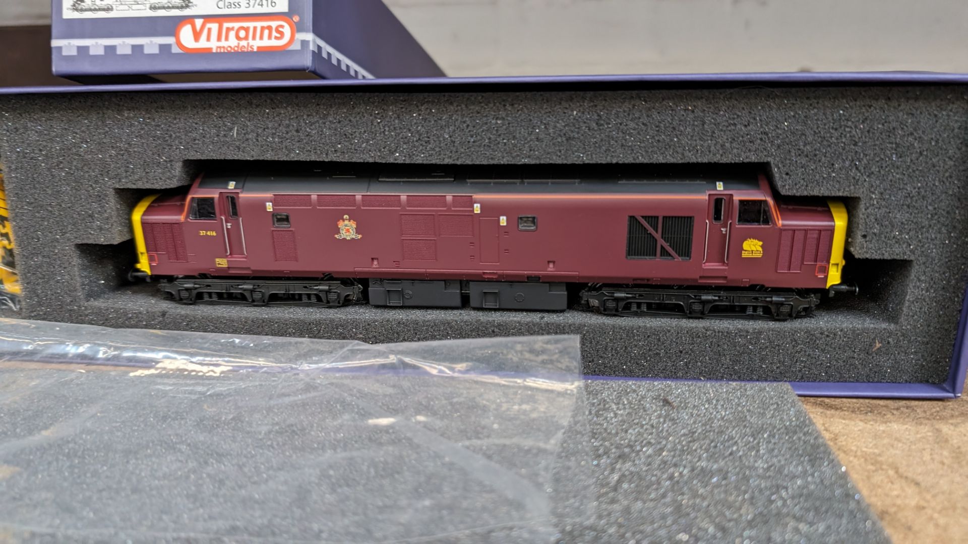 ViTrains Locomotive Class 37416 00 model train (2018) - Image 4 of 9