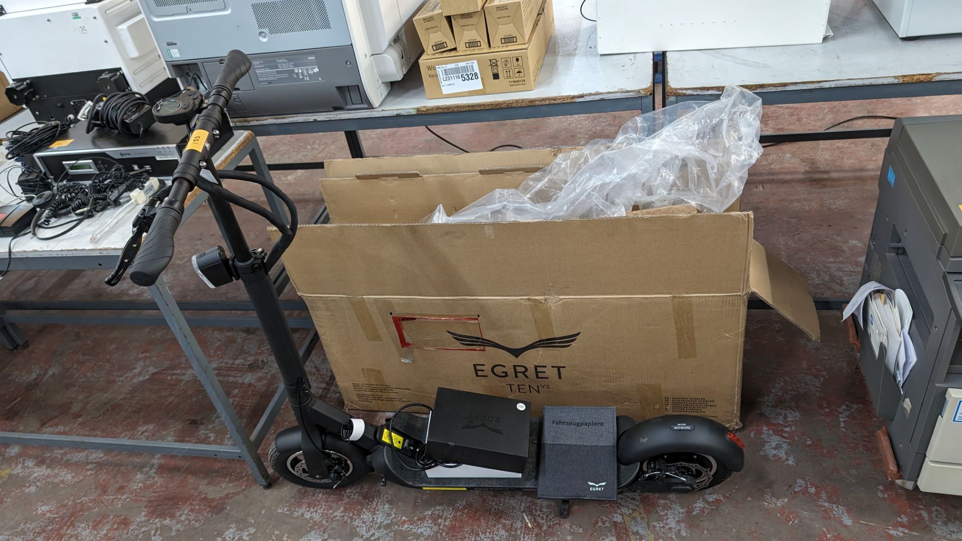 Egret TEN V3 36V electric scooter - this item appears to be new & unused - the box was sealed until - Image 3 of 20