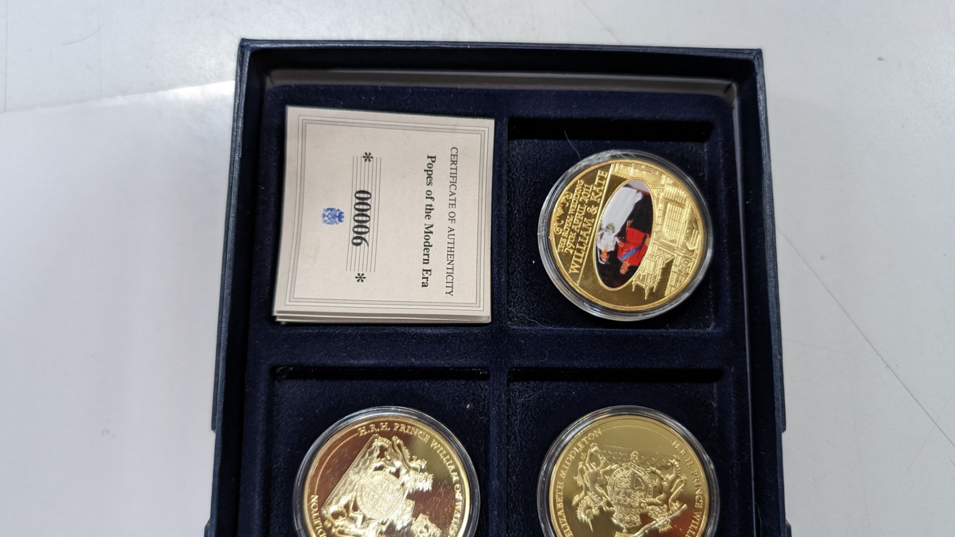 5 off assorted decorative coins as pictured including presentation box - Image 10 of 11