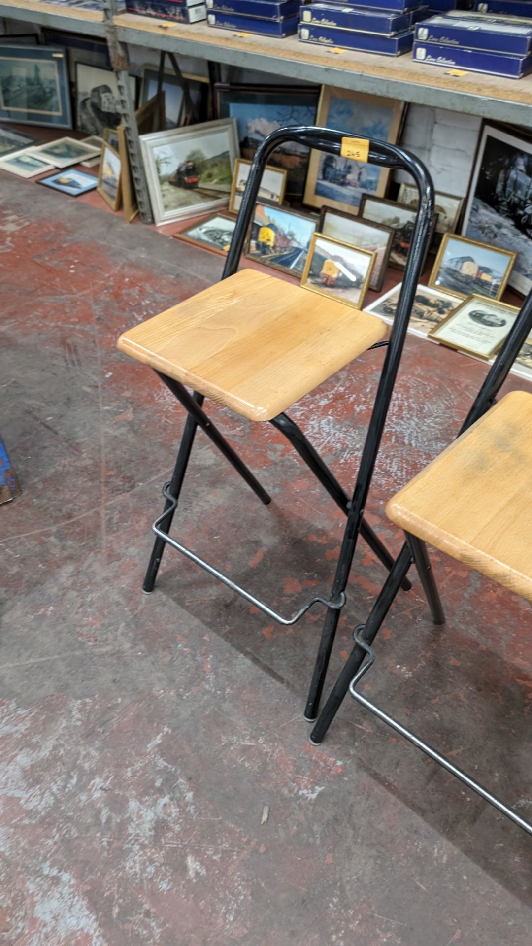 Pair of black metal & wooden folding stools - Bild 3 aus 4