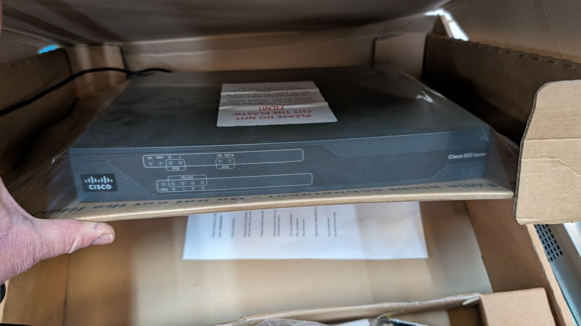 Cisco 887VAM broadband router including power pack & cables - appears to be new/unused - Image 2 of 8