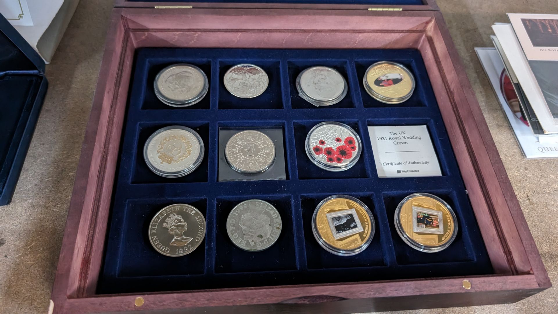 16 assorted small decorative coins comprising large presentation case with 12 coins plus 4 individua - Image 6 of 15